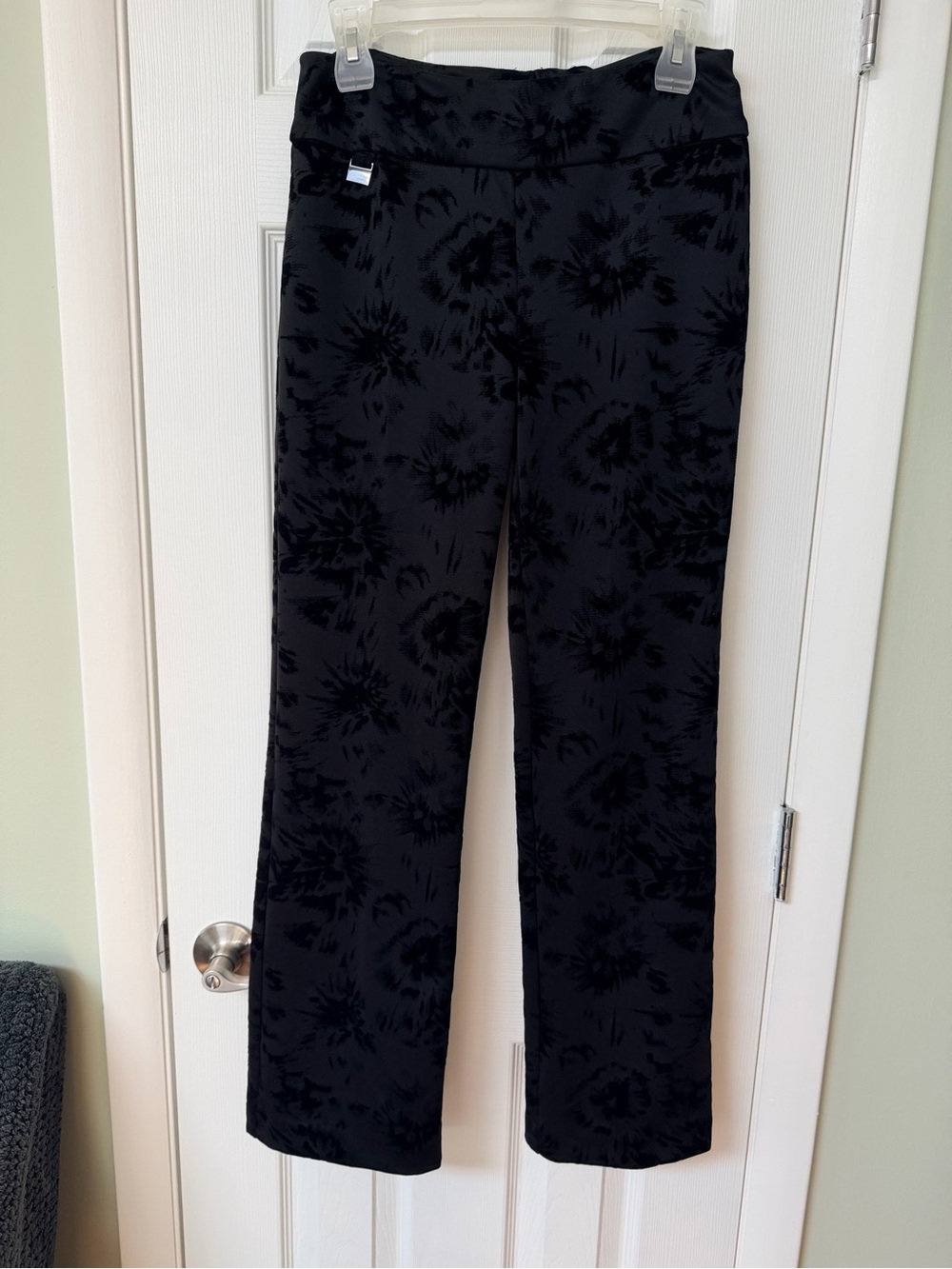 Lisette L Montreal Black Tonal Floral Stretch Pull-On Slim Flare office Pants 6